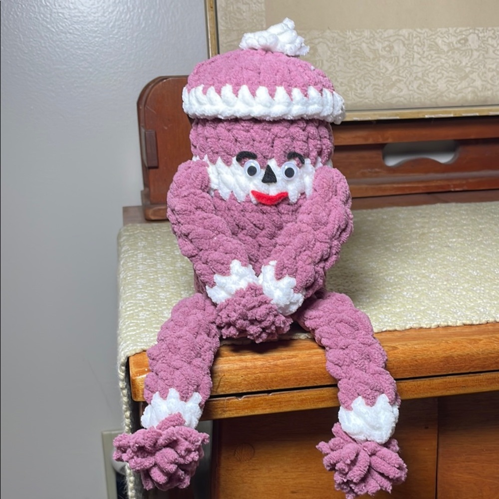 Crocheted soda can coin bank sleeve